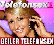 Frau am Telefonhörer